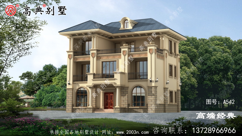 陽臺設計有精致的圍欄美觀大方，藍色房檐十分提神